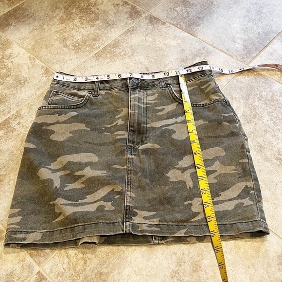 Pull & Bear camouflage denim mid rise mini skirt green size 28/6 cotton - Picture 2 of 8